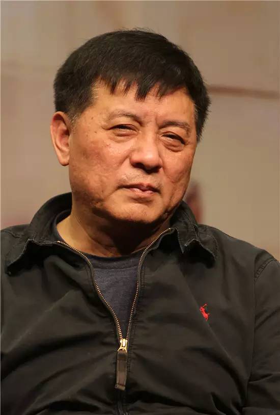 1953年出生于中国四川省成都市,毕业于东华理工大学,中国著名制片