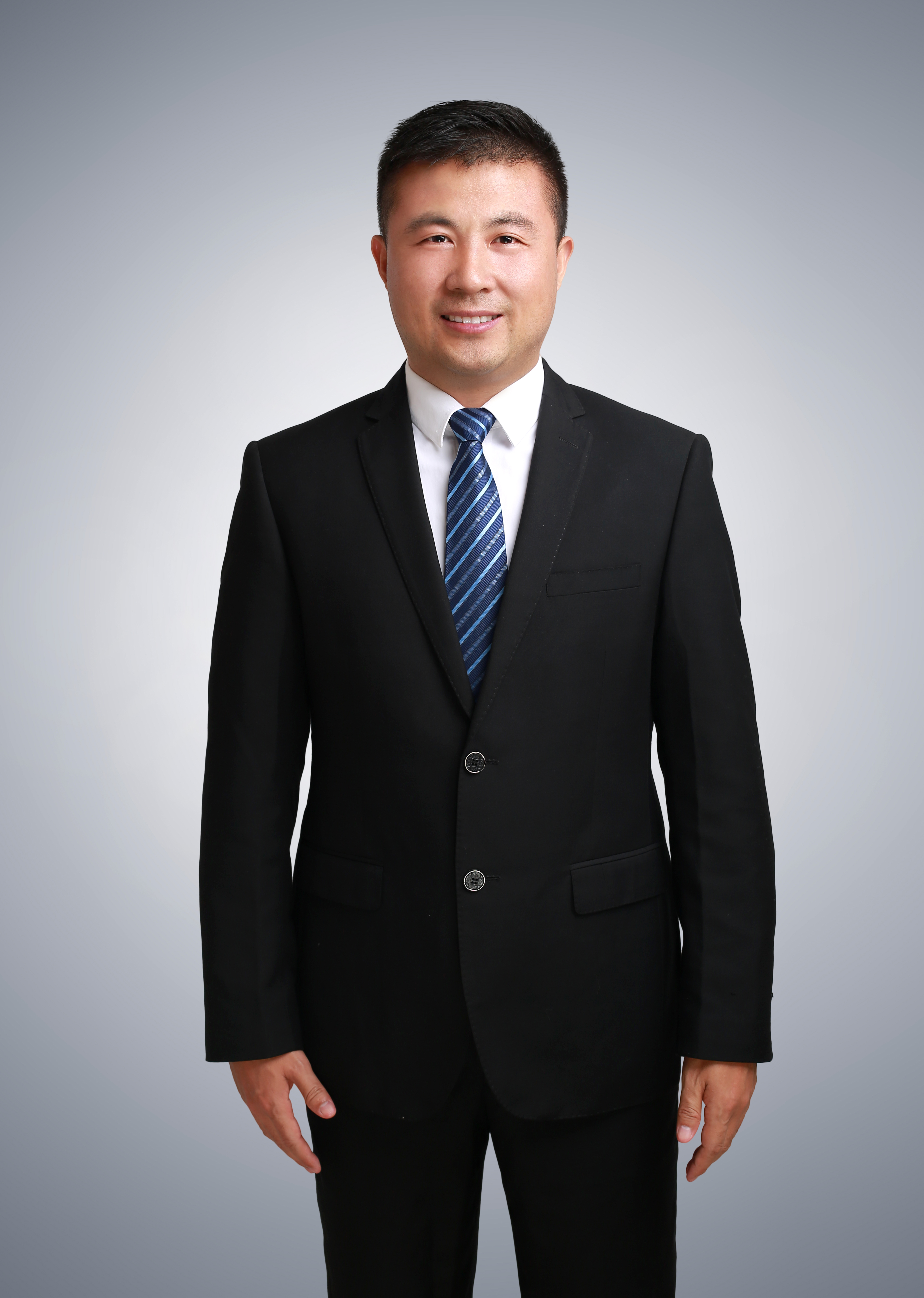  p>孙峥律师,男, a target="_blank" href="/item/汉族/130605" data