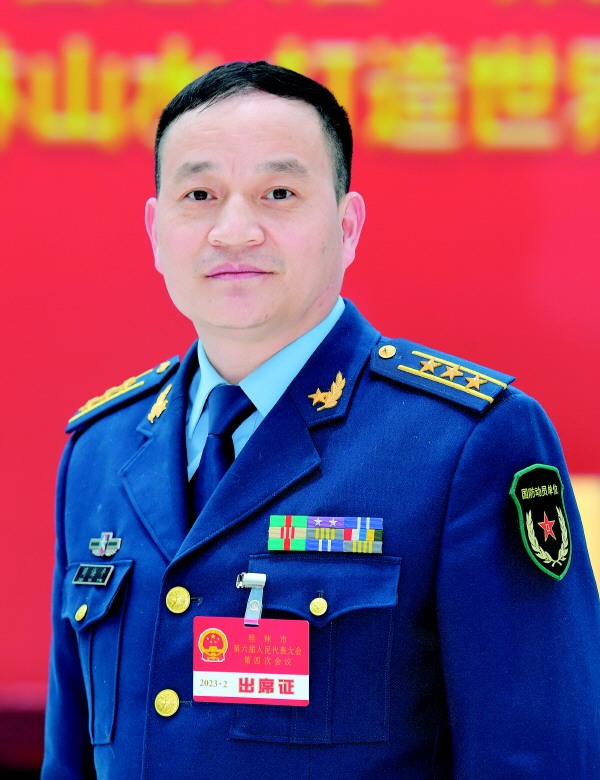 p data-id="tkbsl7a1pjkd">周海平,现任广西北海军分区副司令员. /p>