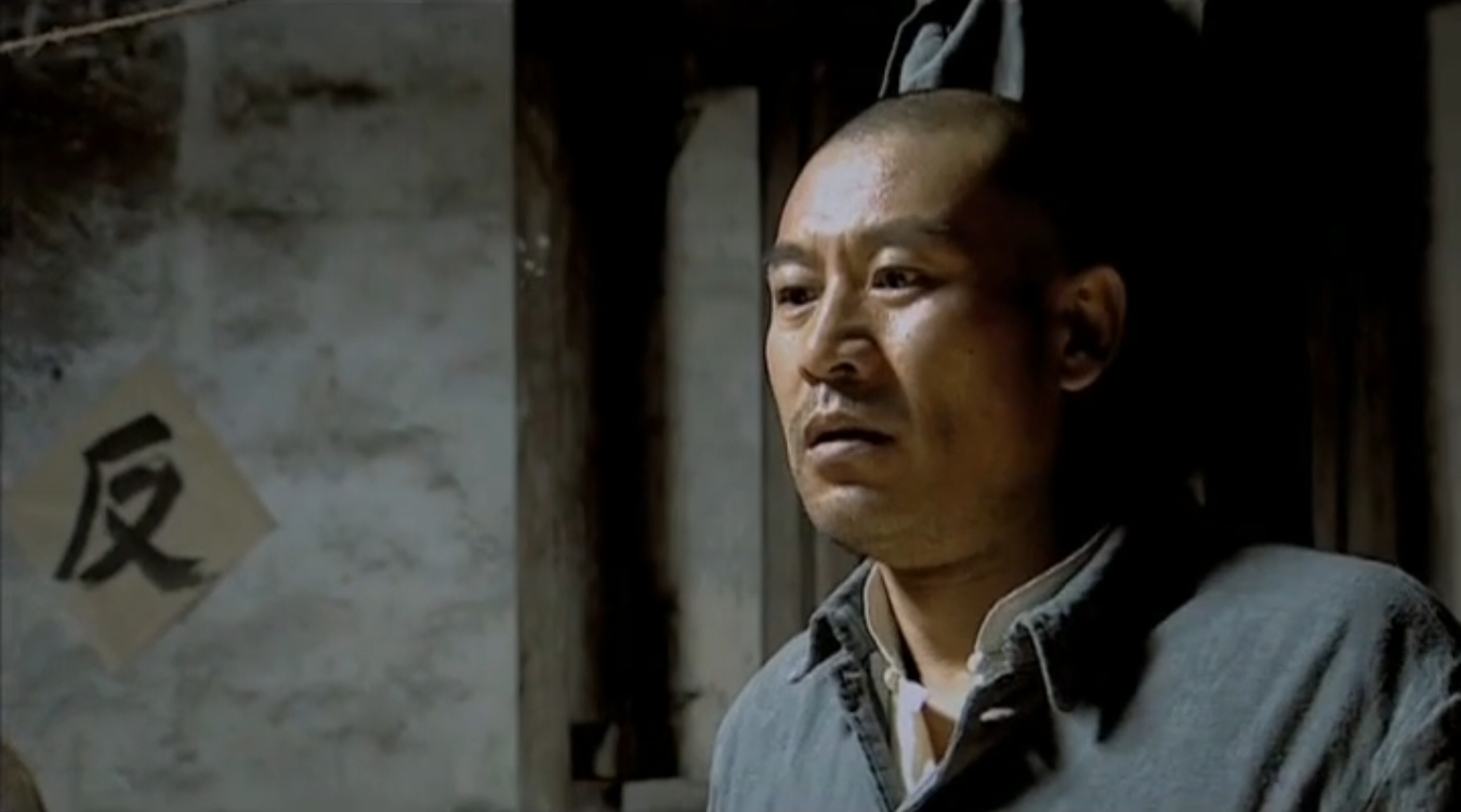 qmj">杨开泰,电视剧《爱在战火纷飞时》的人物,由著名演员师小红饰演