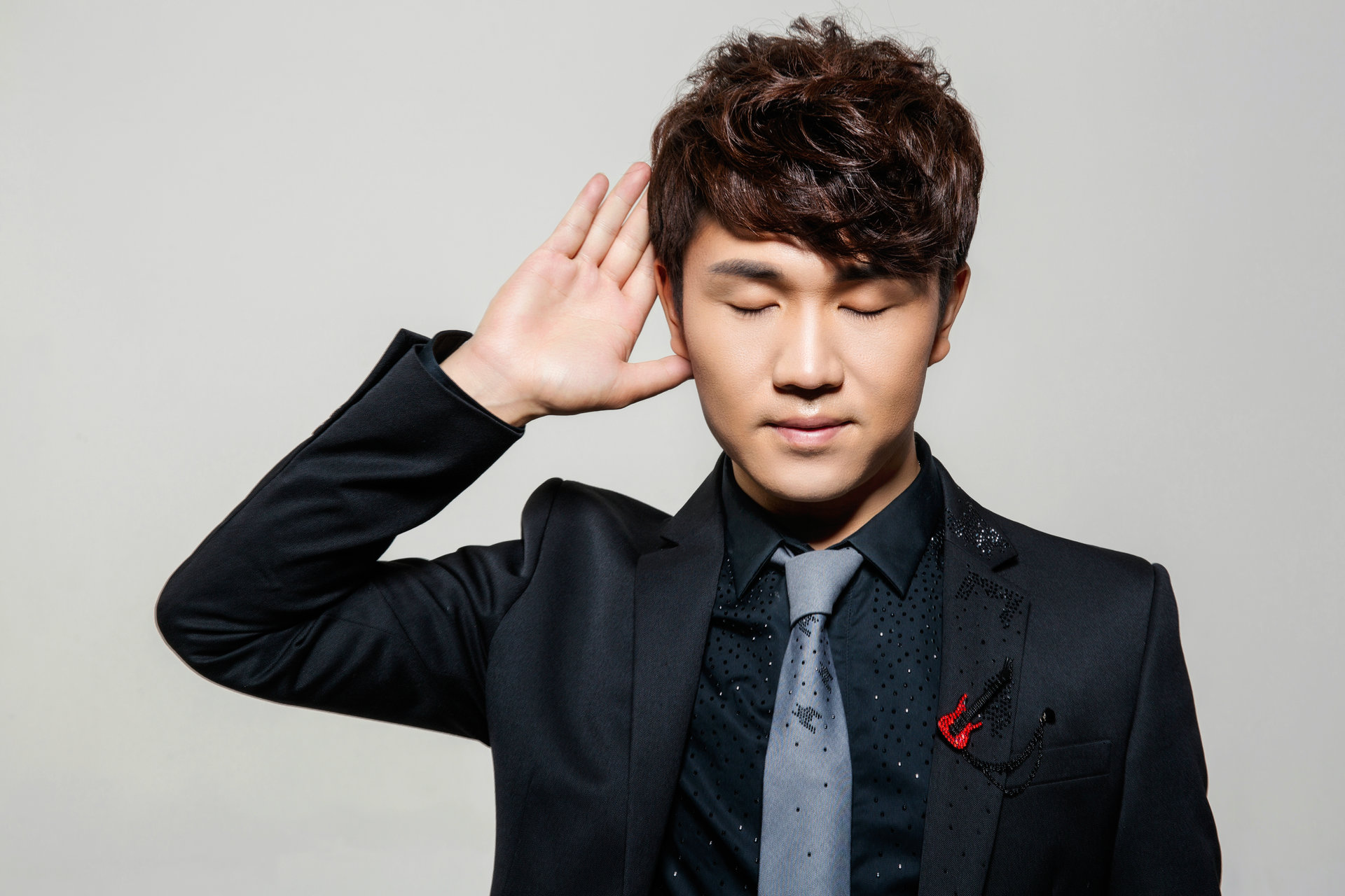  p data-id="gnbp7pjukq">张雷,男,歌手.