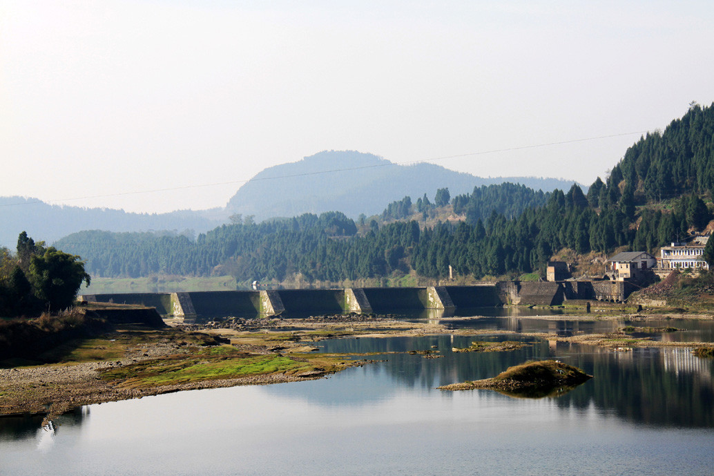 y83o">玉龙镇位于 a target="_blank" href="/item/盐亭县/7118055"