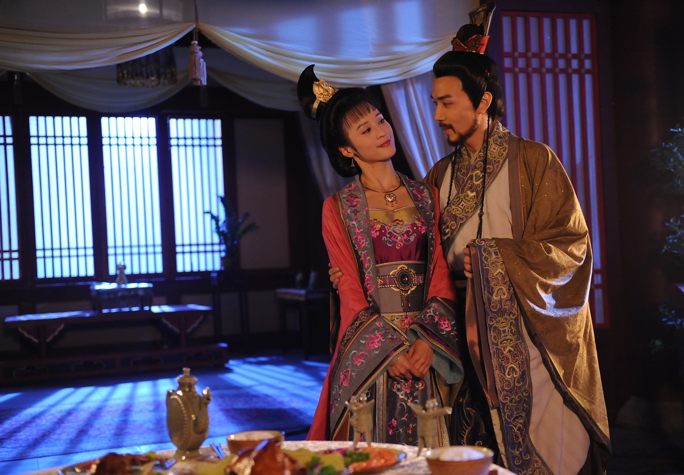 于浙江省金华市浦江县,毕业于浙江省艺术学院越剧表演班,中国女演员