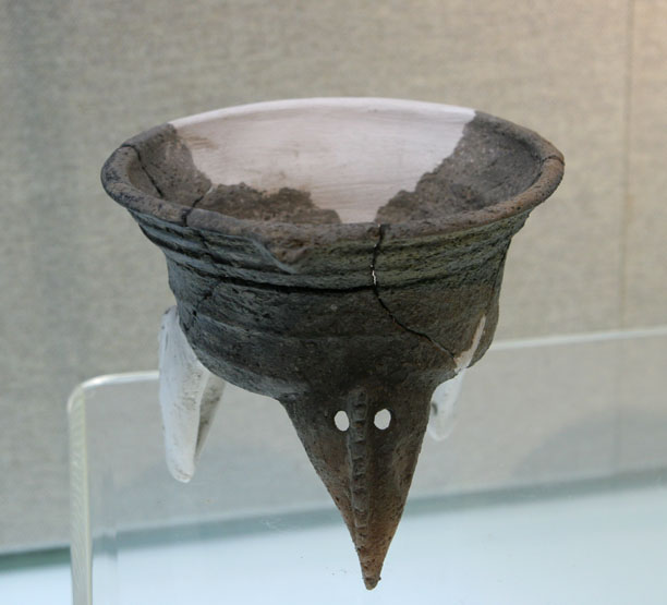  p>日照市博物馆是一座地方综合性博物馆,集文物收藏陈列,书画展览