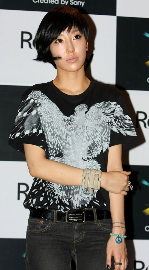 sky(         ,1988年3月22日-2013年10月8日),出生于韩国,歌手