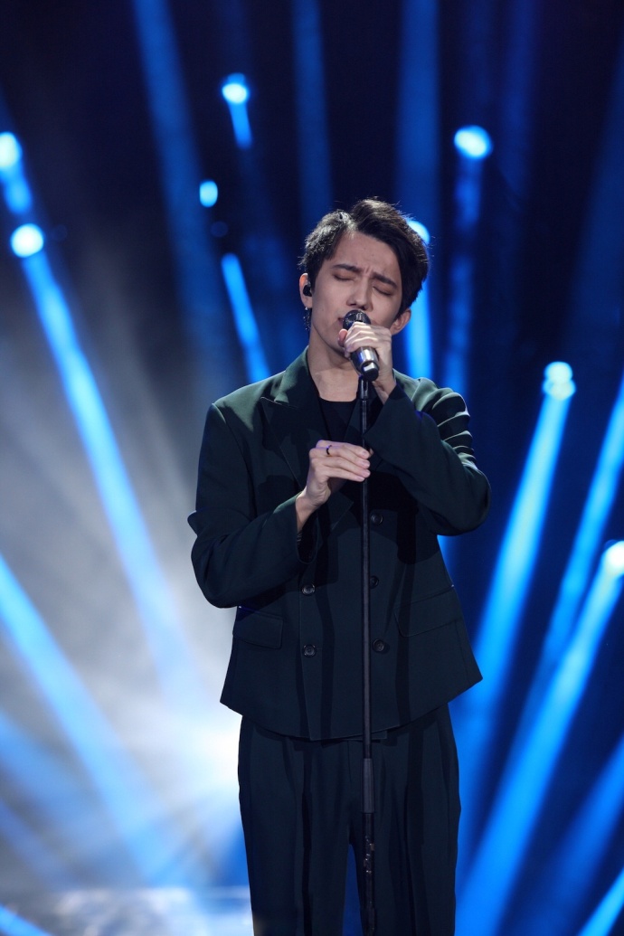 kudaibergen),1994年5月24日出生于哈萨克斯坦,哈萨克斯坦男歌手,毕业