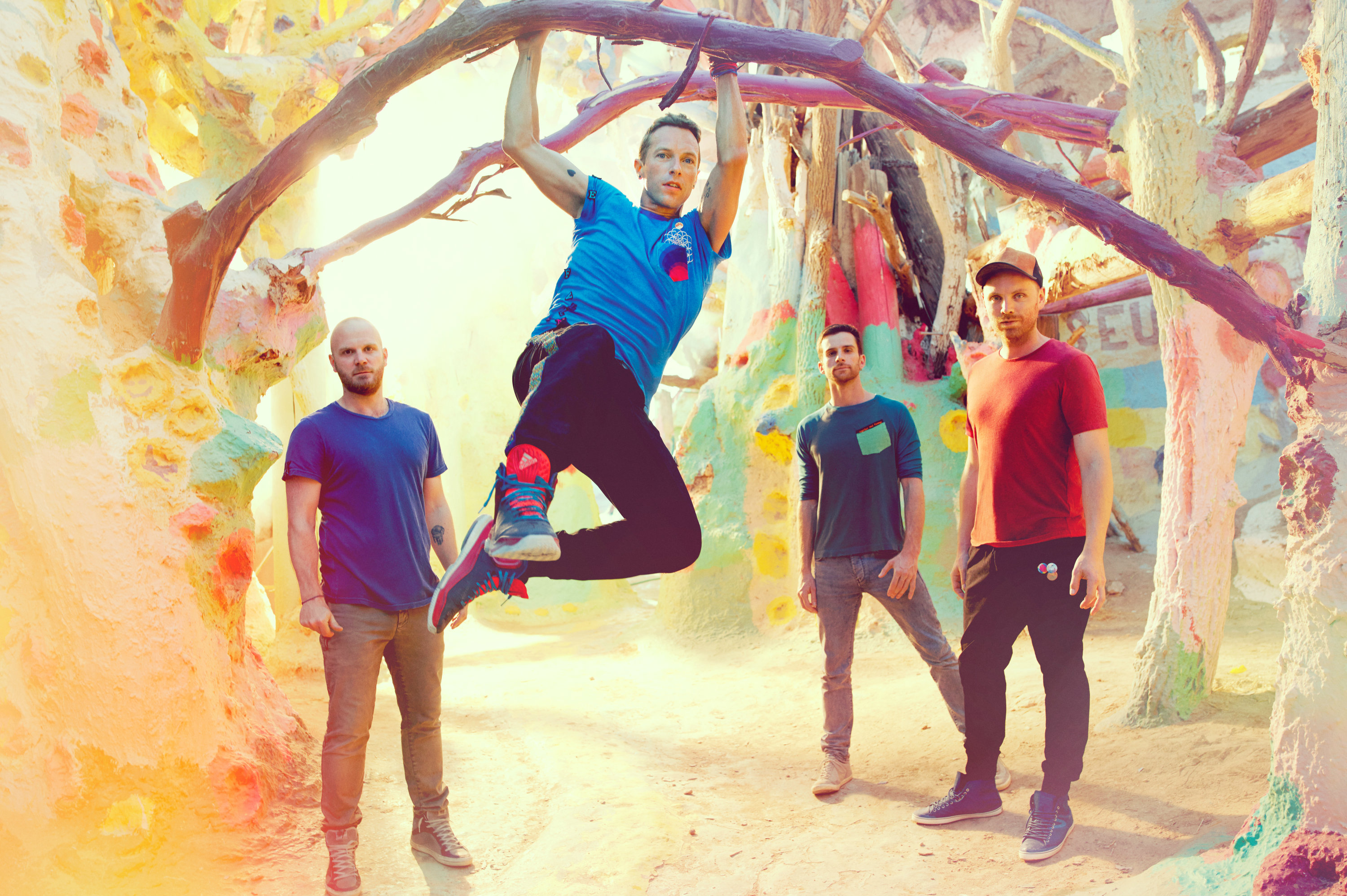  p>酷玩乐队 i>(coldplay) /i>,英国摇滚乐队,1996年成立于伦敦,由