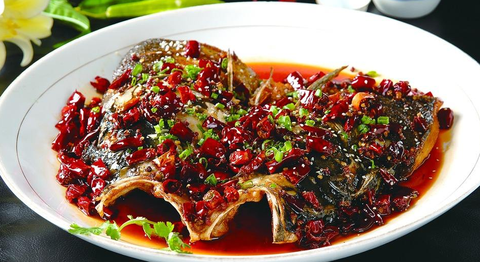  p data-id="gnxaups34u">香辣大鱼头是一道美食,食品原料胖头鱼(花鲢