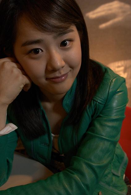 即文根英(误译),生于1987年5月6日,韩国影视女演员