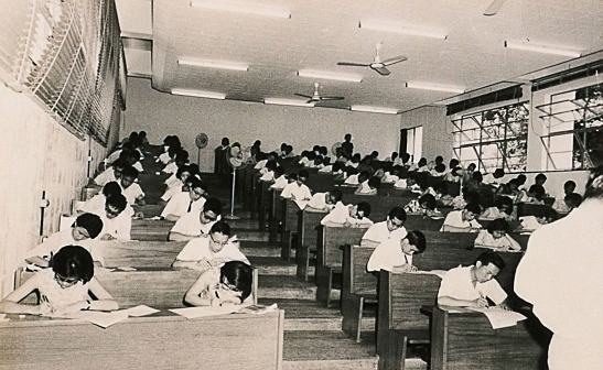 <p>试场一景（1960年代）