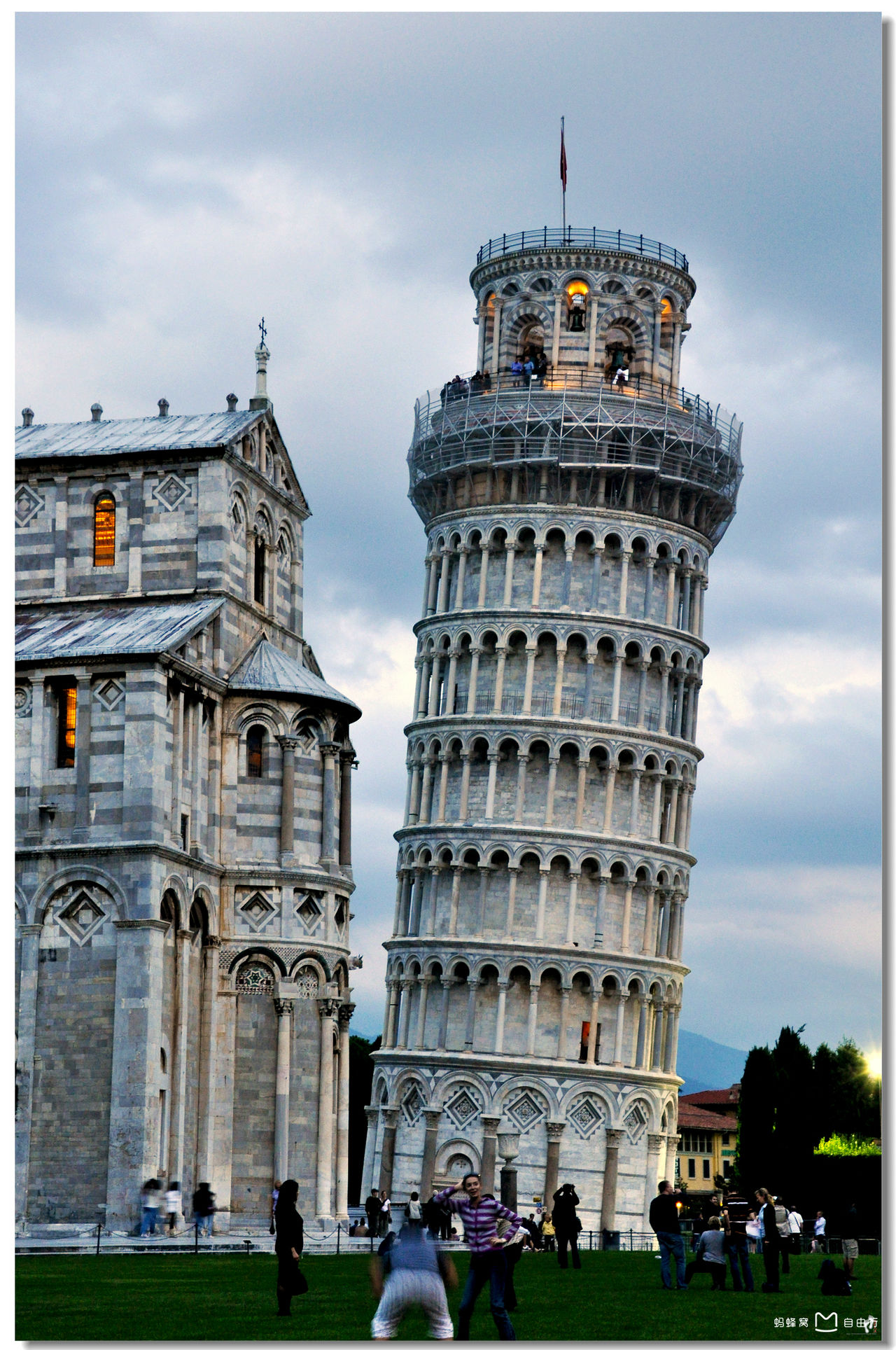 语:torre pendente di pisa或torre di pisa,英语:leaning tower of