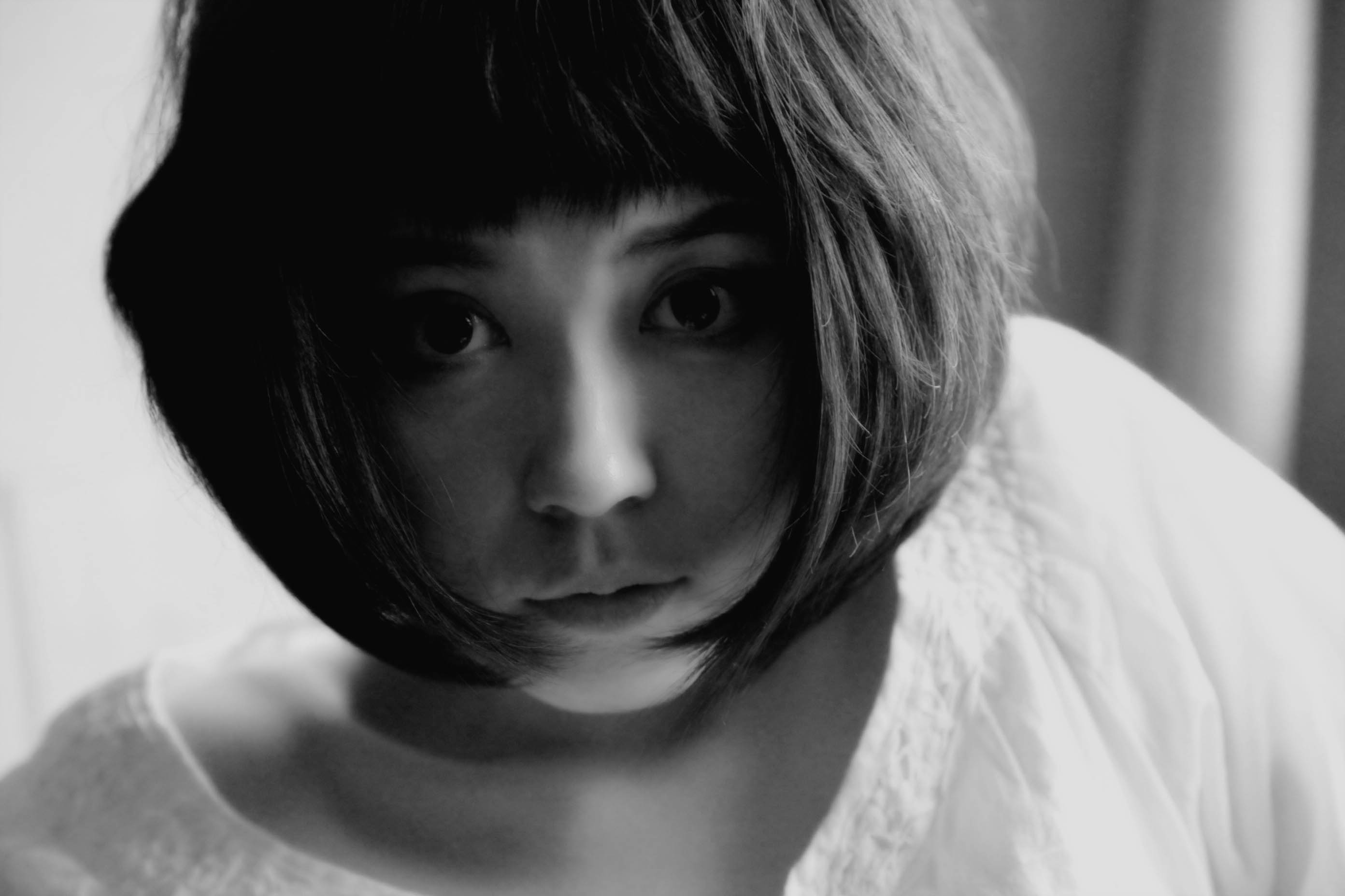  p data-id="gnx24encpb">秋天的虫子乐队成立于1998年,主创人员主唱