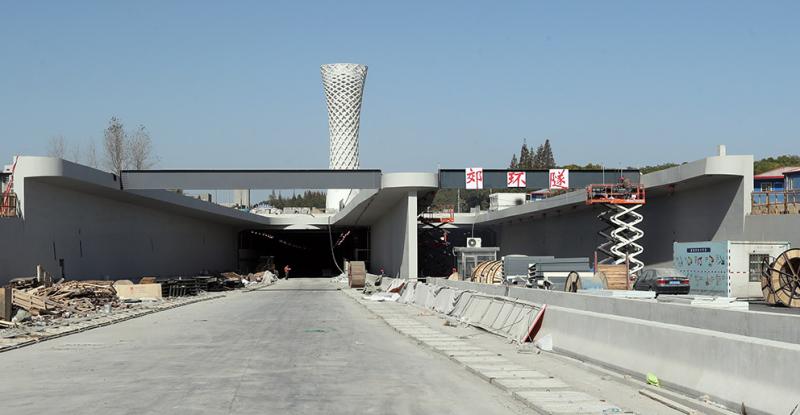 tunnel),是中国上海市境内的过江隧道,是上海市域郊环线和沿江沿海大