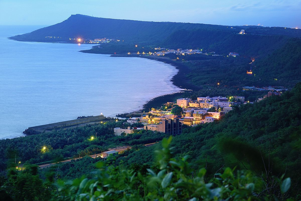  p>屏东县是台湾省下辖县,总面积2775平方千米,2019年全县常住总人口