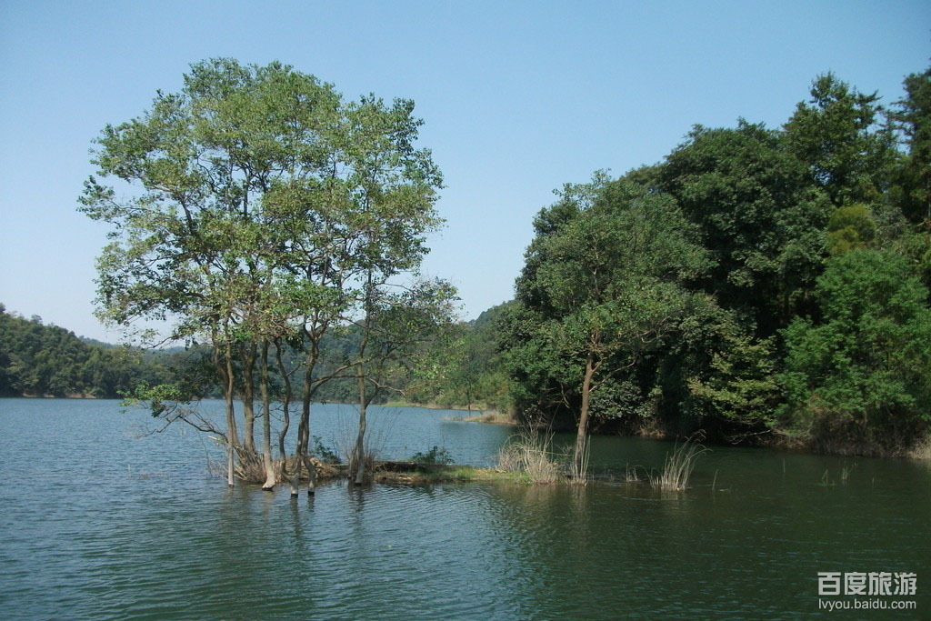  p data-id="gnvhqlv3an">龙凤湖位于石家庄市鹿泉区,龙凤湖以山得势