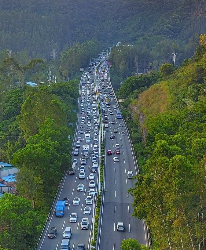  p>华南快速路,简称华南快速,原称华南快速干线,是中国广东省广州市