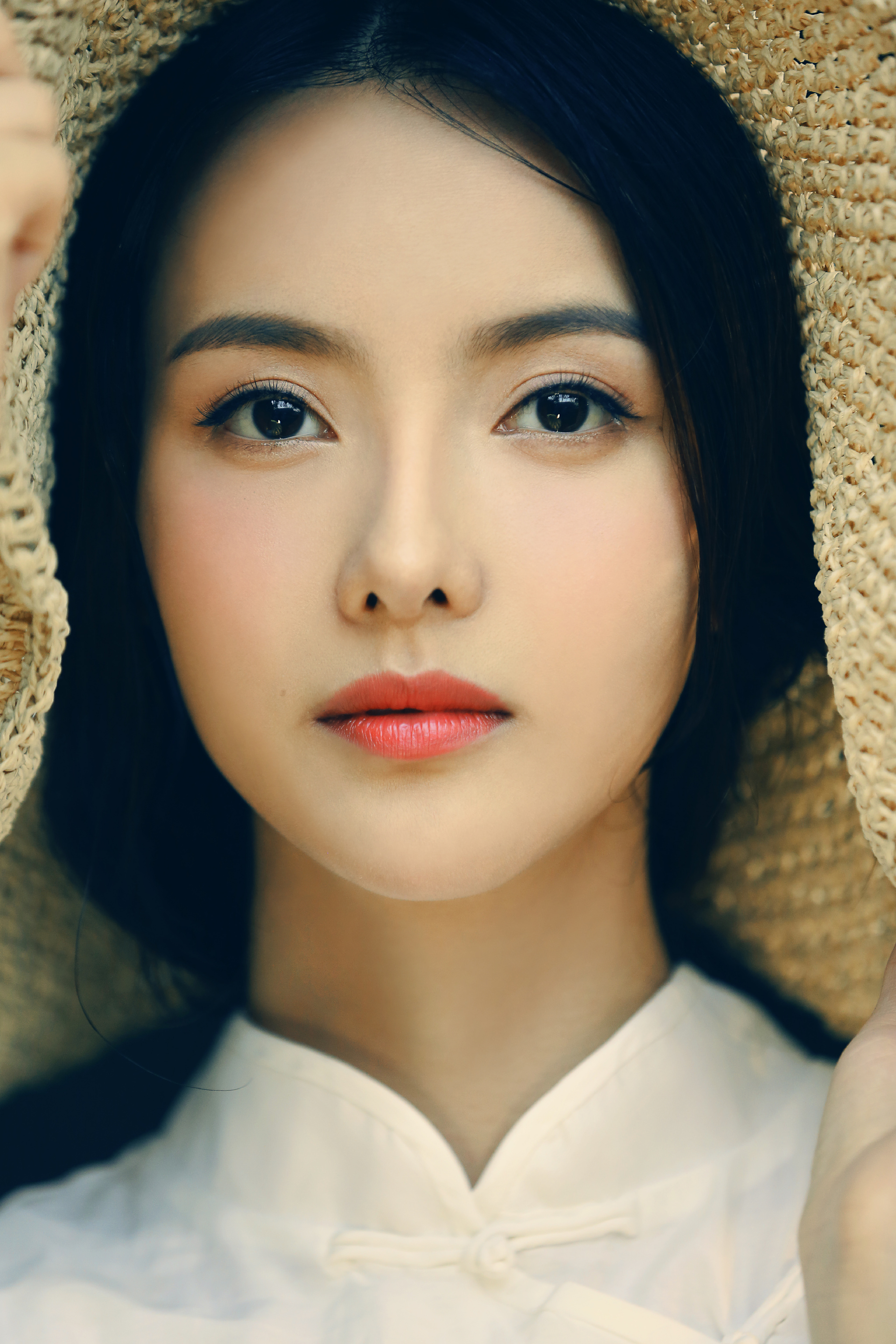  p>张芷溪(zhang zhi xi),本名张熙,1987年10月7日出生于甘肃省陇南市