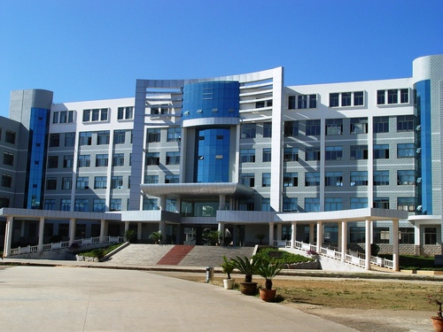 沾益县第三中学