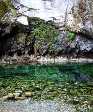  p data-id="gnfh4i1c2g">清碧溪是位于苍山圣应峰和 a target="