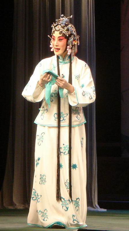 张火丁,1971年1月24日出生于吉林省白城,毕业天津戏曲学校,中国京剧