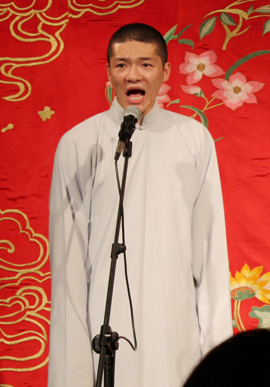  p data-id="gncpb2lpu6">谢金,1982年3月5日出生于中国,中国内地相声