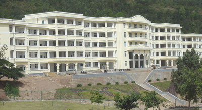  p>南涧县民族中学是1994年9月创办的一所县属中学.