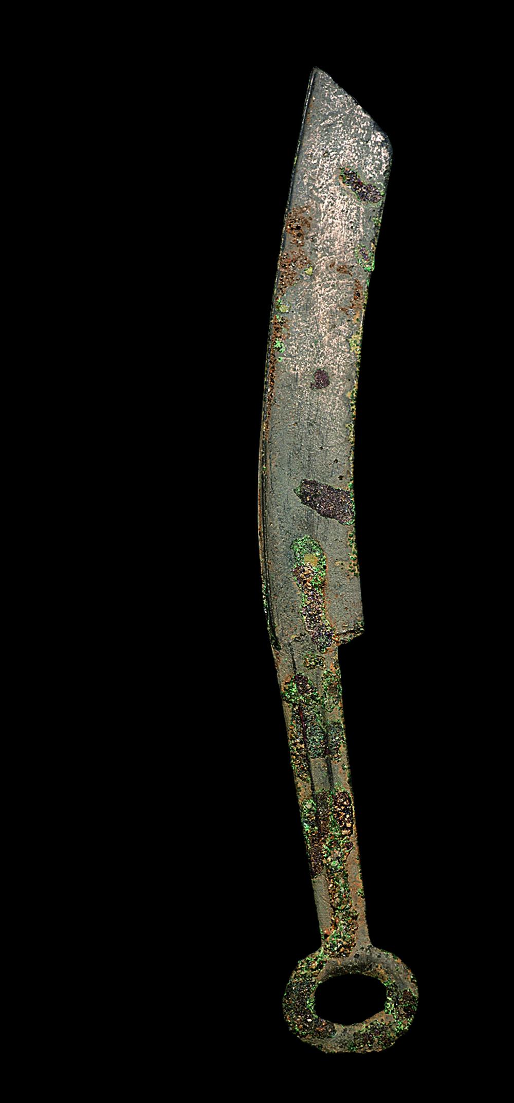 刀币的一种.刀首平圆,体型较直,刀身肉薄而有弹力.