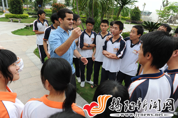  p>揭阳华侨 a target="_blank" href="/item/高级中学">高级中学 /a>