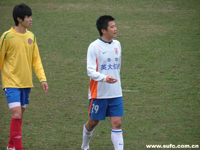  p>李建滨,1989年4月19日生于山东省滨州市,中国职业足球运动员.