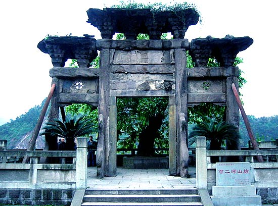  p data-id="gnwub4hmu0">铁佛古镇,位于四川省内江市资中与威远交界