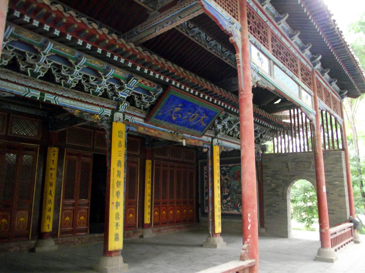  p data-id="gnx0p4b4cf">西宁大佛寺位于青海省西宁市教场街东南端