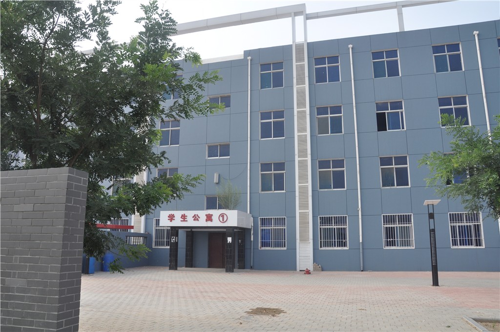  p>威县一中学是一所县办完全中学,始建于1951年,1981年被定为河北省