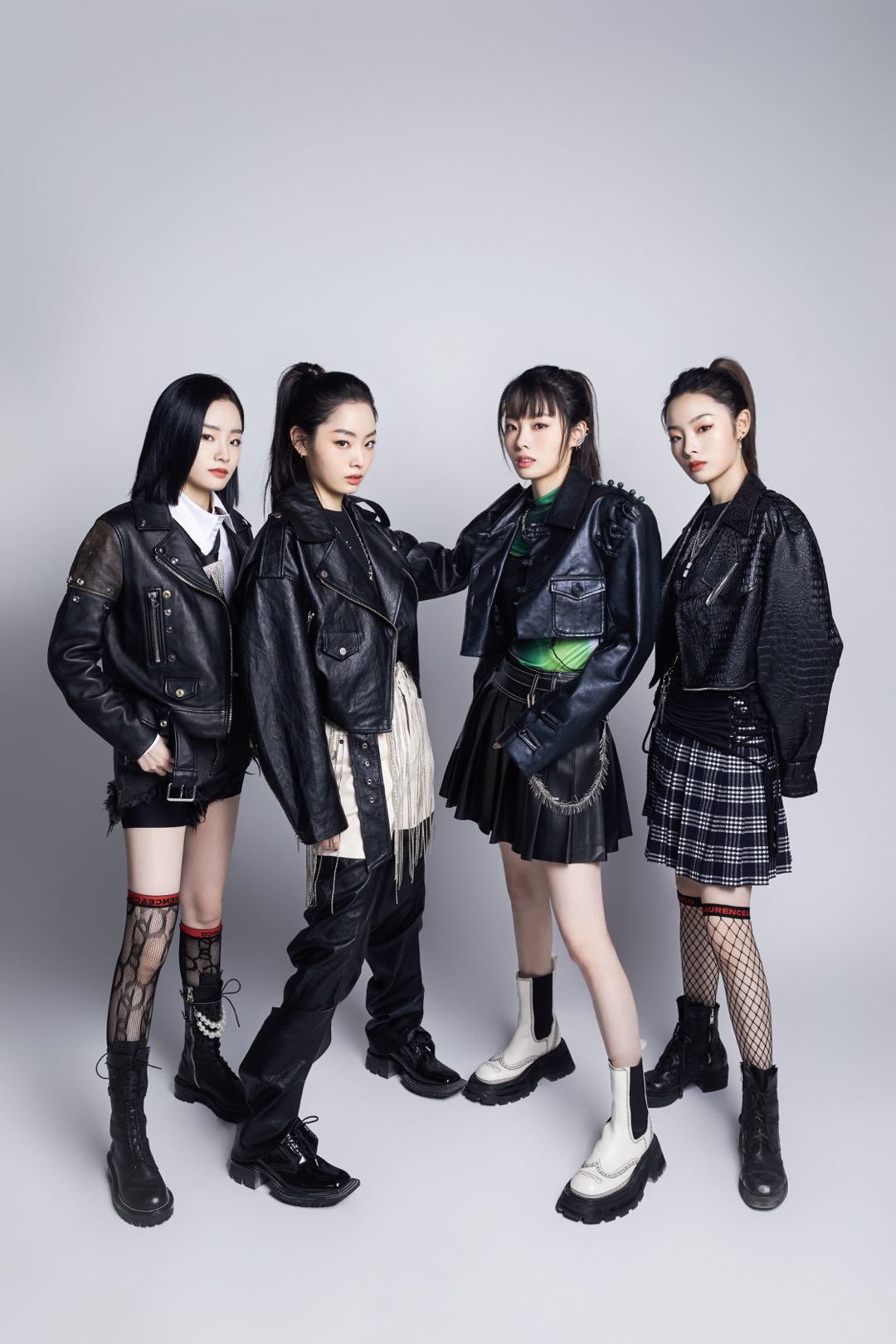 由四胞胎姐妹,键盘手: a target="_blank" href="/item/朱婉冰/197292