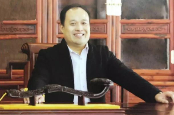  p>王屋德,男,市总商会副会长,杞县富苑房地产开发有限公司董事长.