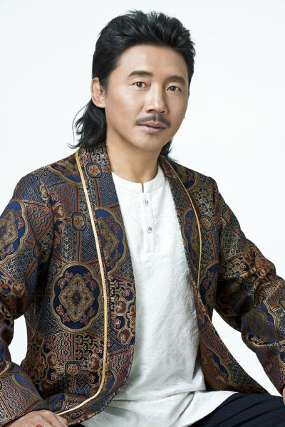 《神奇的九寨》是 a target="_blank" href="/item/容中尔甲/9391441"