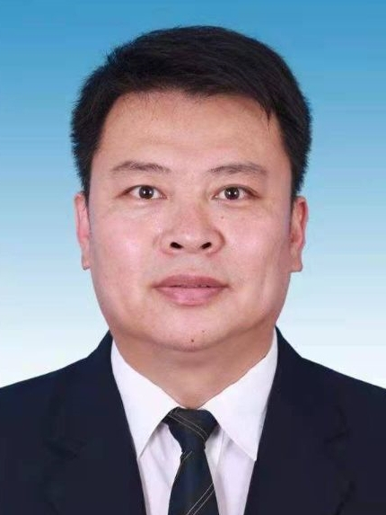 现任内蒙古自治区兴安盟突泉县委副书记,县长