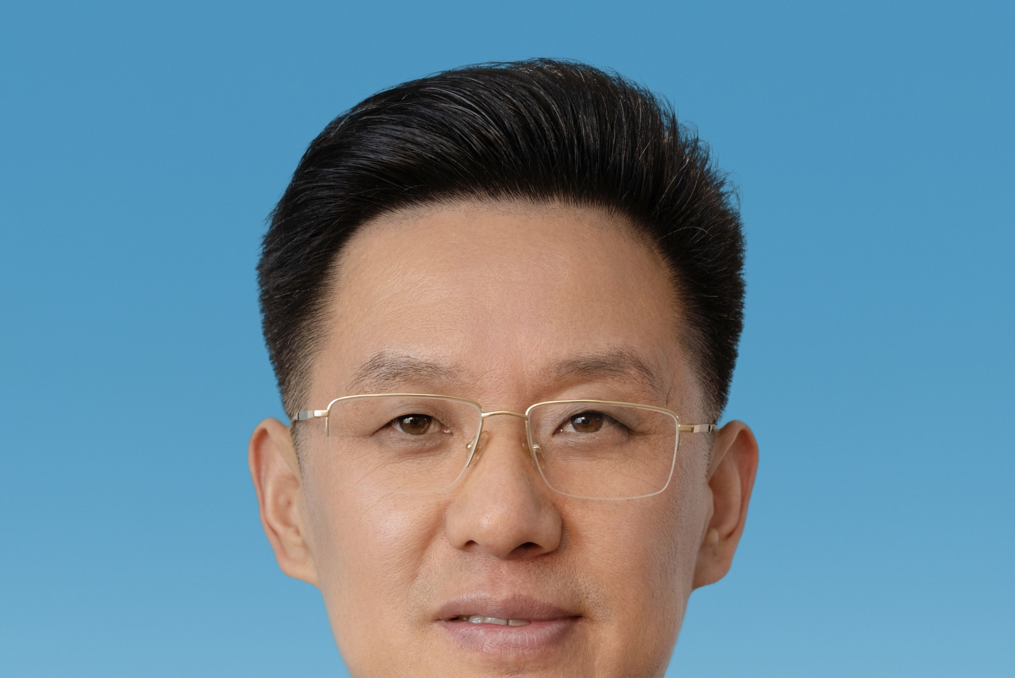 李维新,男,1980年出生于山东青岛,历任教师,校长,"华之梦e积分"的创始