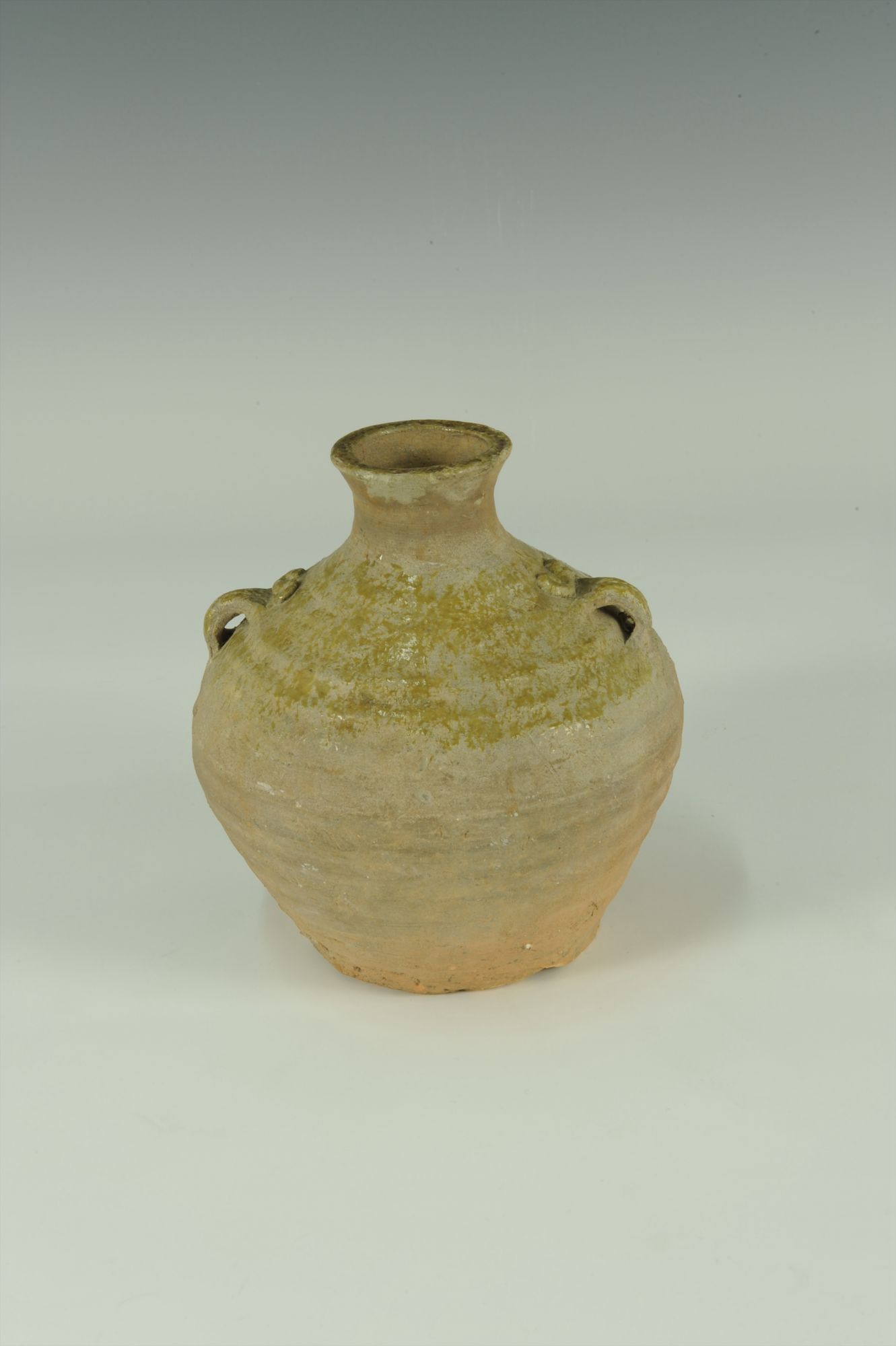 汉代青釉双耳瓷壶