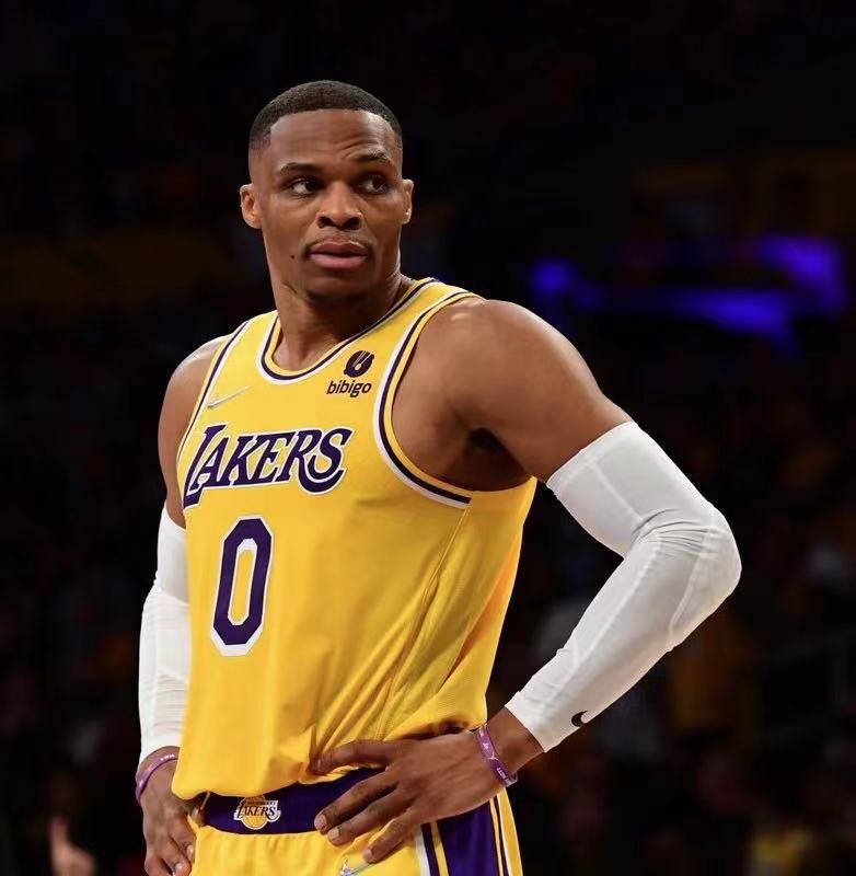  p>拉塞尔·威斯布鲁克(russell westbrook),1988年11月12日出生于 a