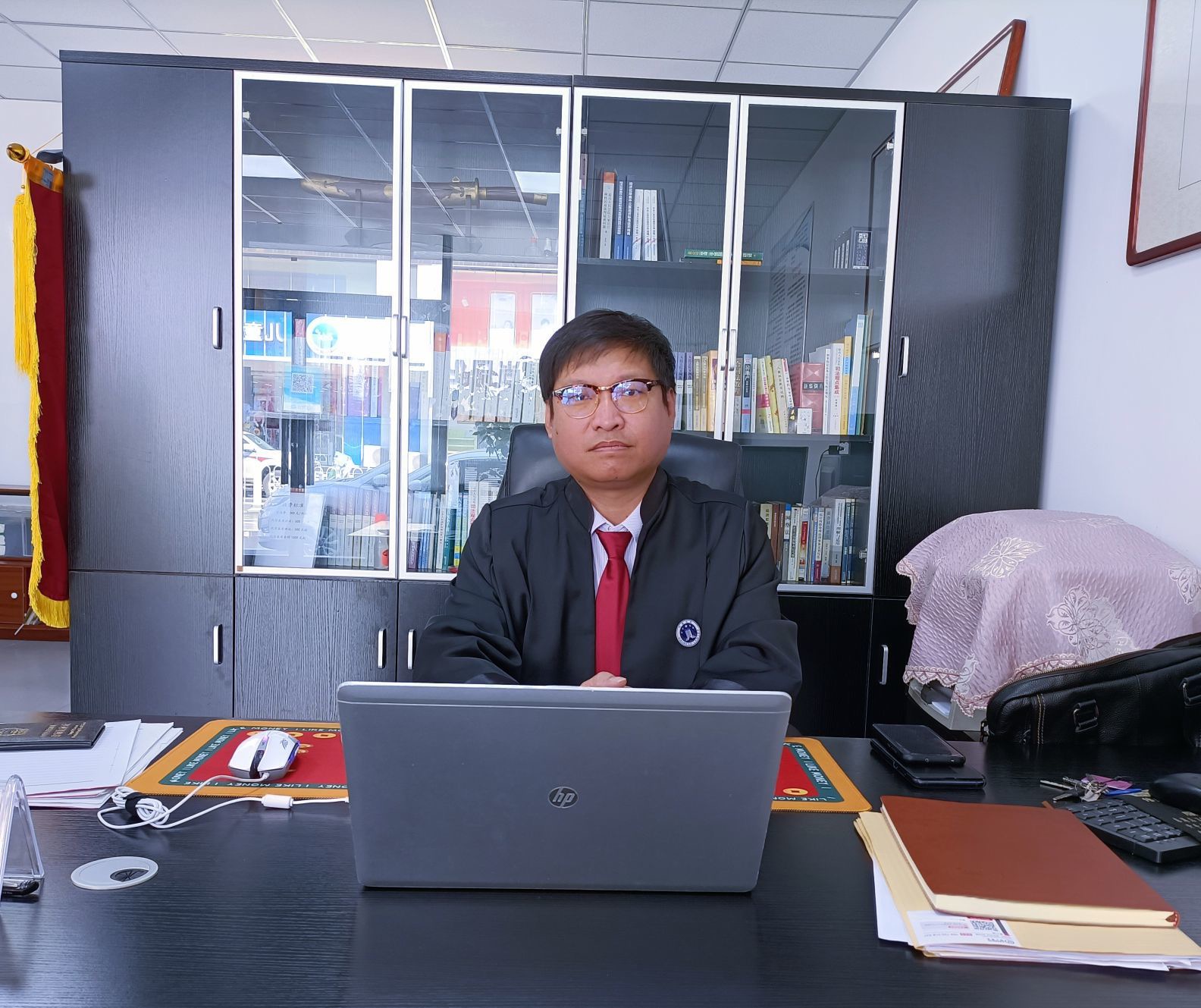 class="ref" data-ctrid="skbtgizm8ysm">许明,中国,汉族,男,律师