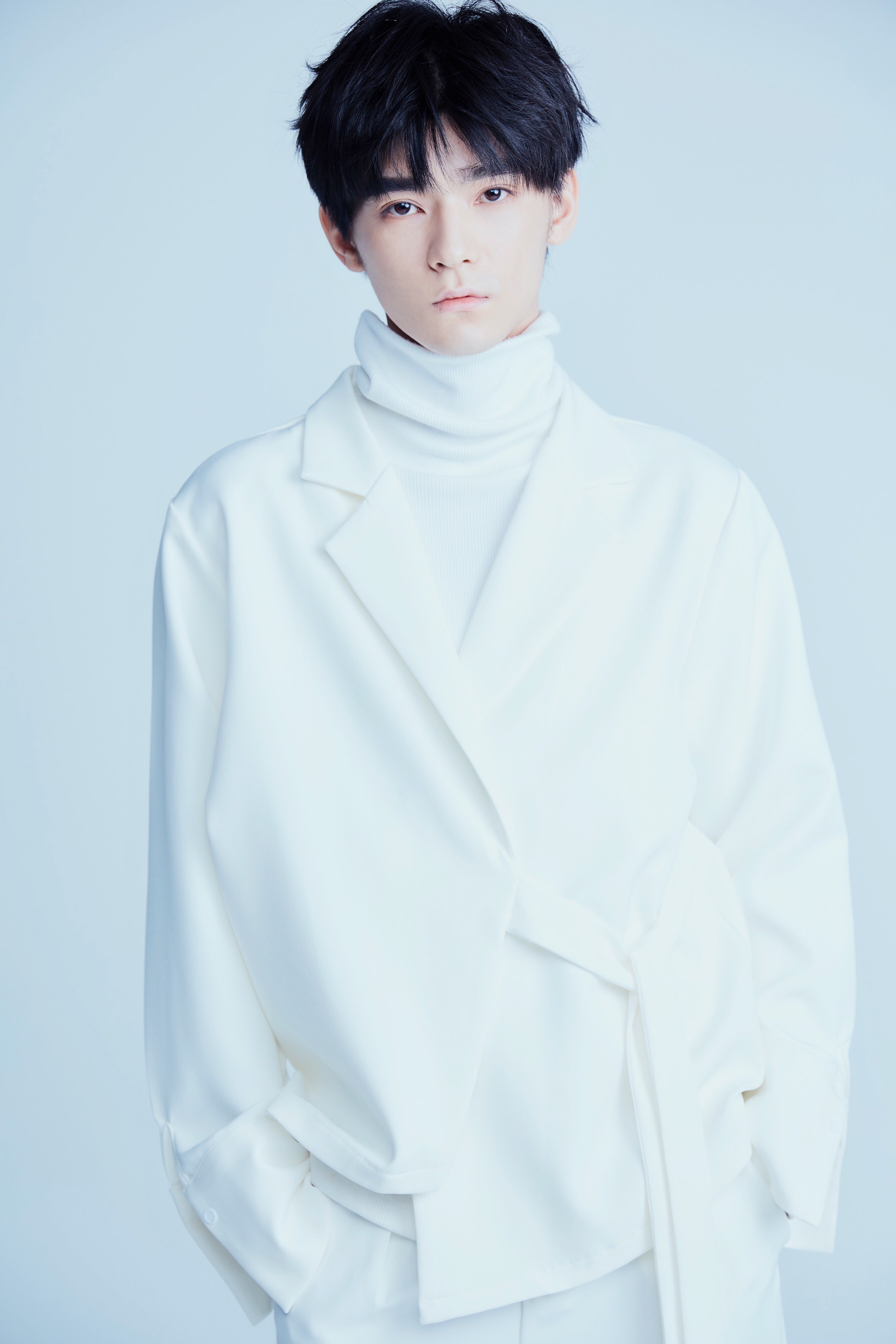 n9fjslg">张家硕,1998年12月31日出生于山东省寿光市,中国内地男演员