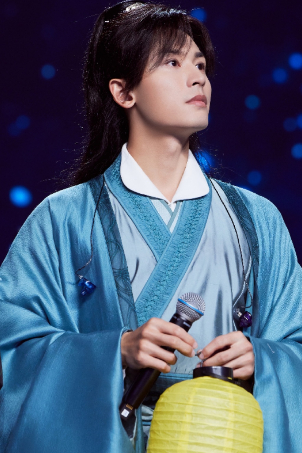  p>张哲瀚,1991年5月11日出生于江西省新余市,中国内地影视男演员