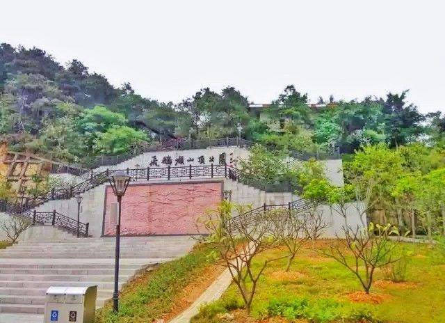  p>飞鹅岭山顶公园位于广州市 a target="_blank" href="/item/花都区