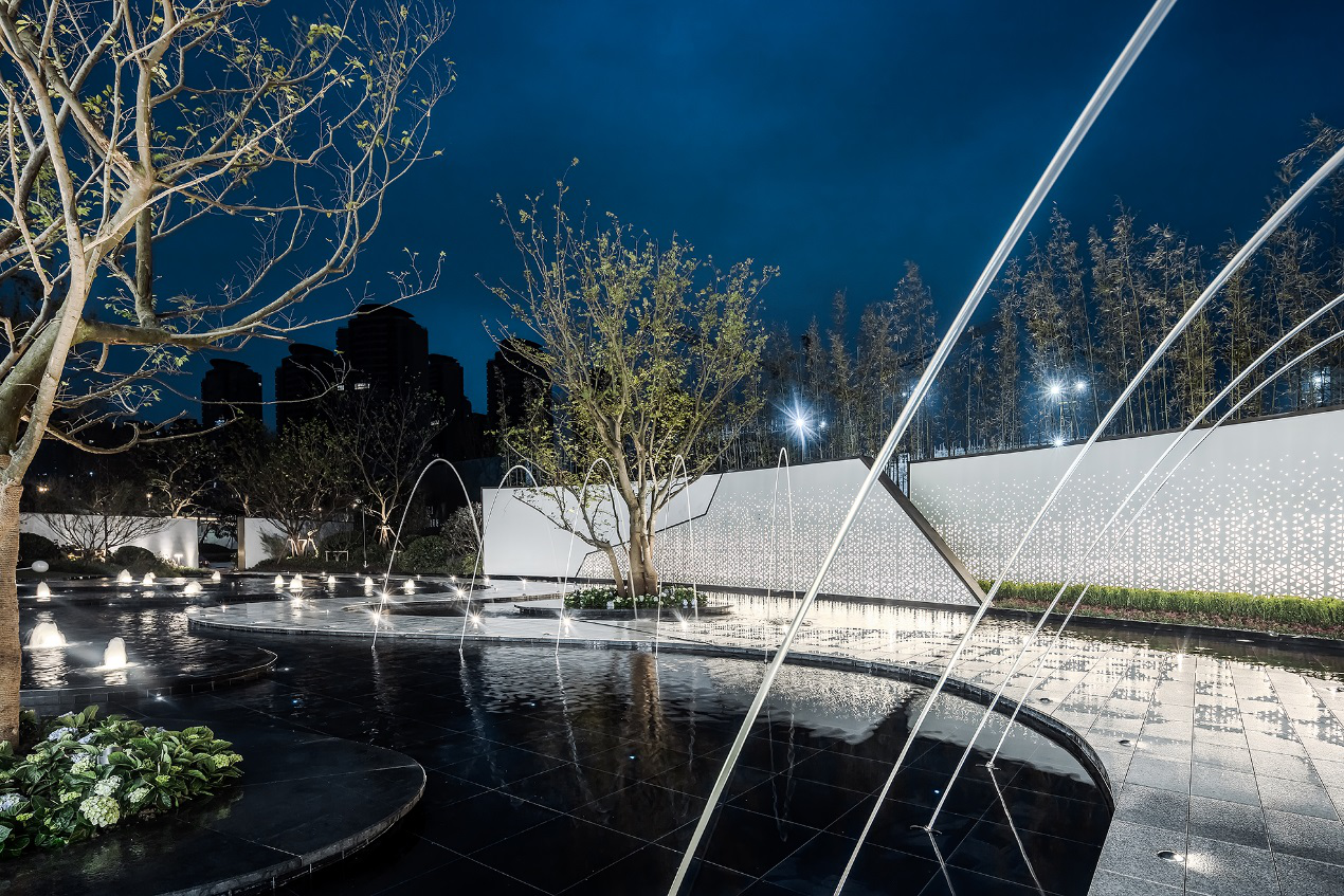  p>龙湖天曜位于上海奉贤区金海公路与百秀路交汇处. /p>