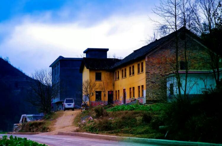  p>巴铃镇,隶属贵州省 a target="_blank" href="/item/黔西南布依族