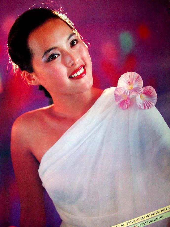  p>高建华,女,是20世纪80年代中国青年女演员.