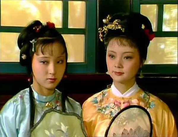 林黛玉和薛宝钗，究竟谁才是红楼梦第一女主？_百科TA说