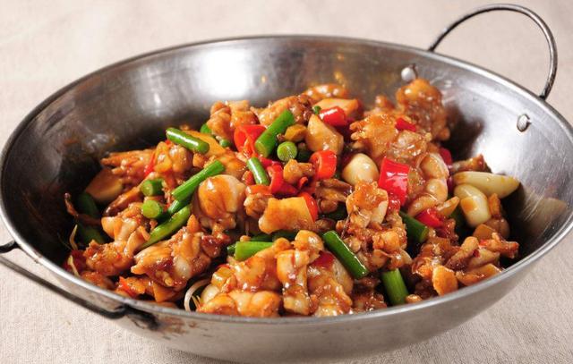  p>油焖牛蛙是以牛蛙为主要材料制作而成的一道广西菜. /p>