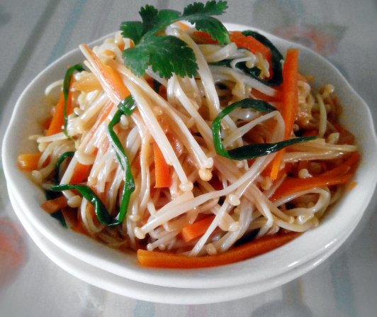 凉拌金针菇黄花菜