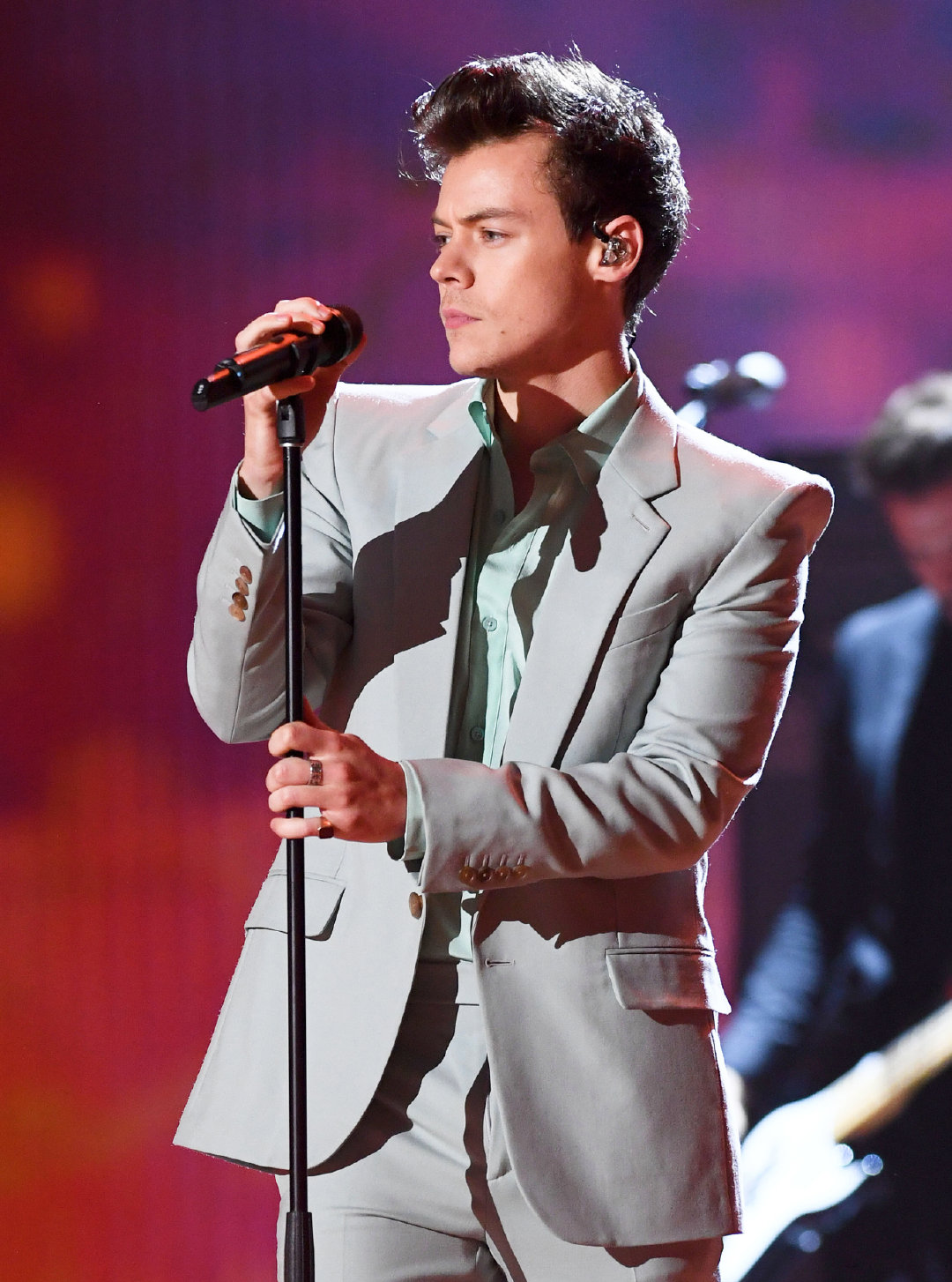 styles),1994年2月1日出生于英国伍斯特郡雷迪奇,英国男歌手,演员